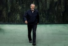 گفتگوی نماینده تندرو با پزشکیان در صحن امروز مجلس/ تاجگردون هم بود+عکس