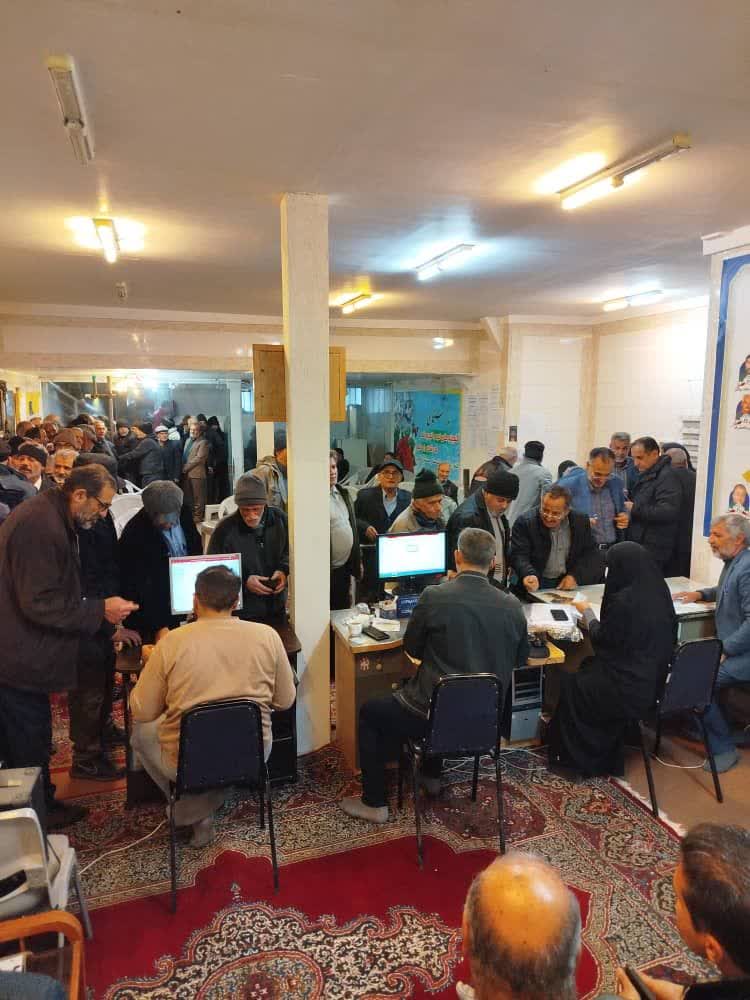 حضور پرشور بازنشستگان تامین اجتماعی آران و بیدگل زیر باران رحمت؛ جلوه‌ای ماندگار از همبستگی و بلوغ صنفی