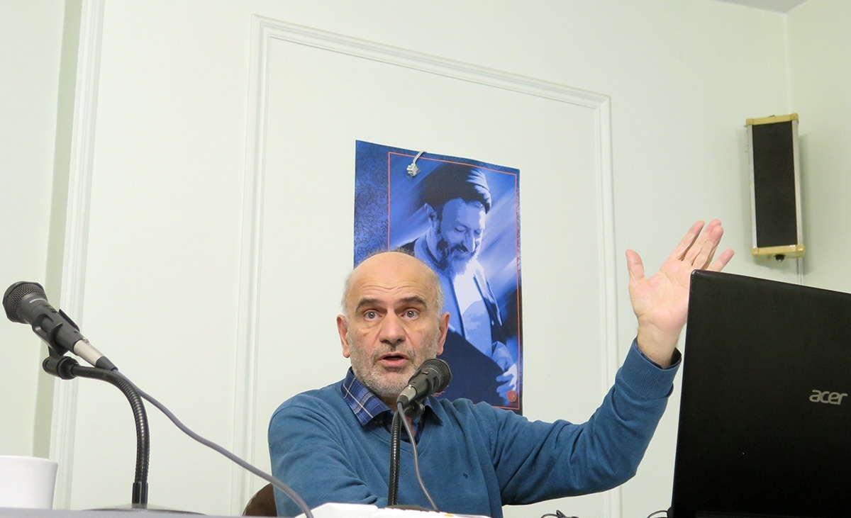 فرشاد مومنی در بیمارستان بستری شد / علت: آلودگی هوا