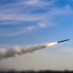 شلیک موشک‌های بالستیک و کروز بردِ بلند در رزمایش نیروی دریایی سپاه