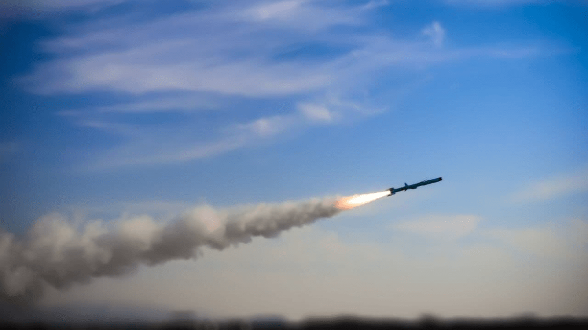 شلیک موشک‌های بالستیک و کروز بردِ بلند در رزمایش نیروی دریایی سپاه