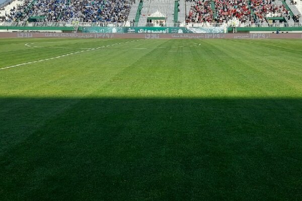 ظرفیت ورزشگاه امام خمینی اراک کمتر از ۲ ساعت مانده به شروع دربی تکمیل شد