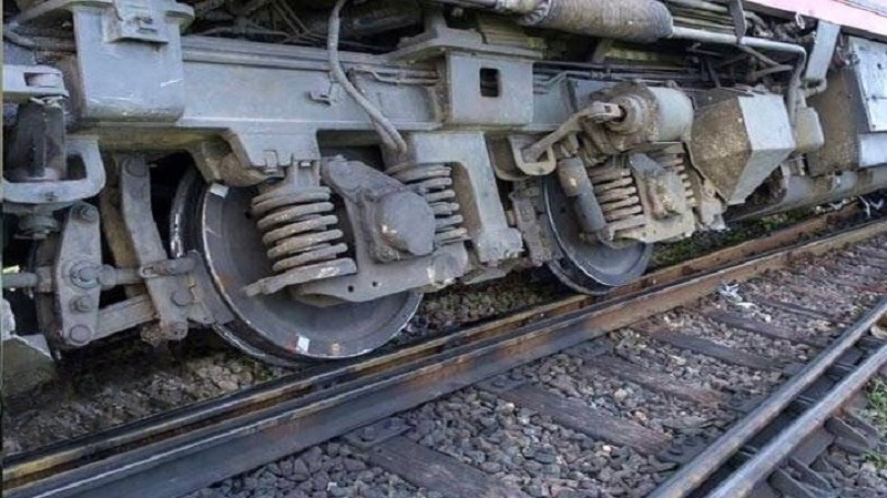 خارج شدن قطار از ریل در ایستگاه هشتگرد / استانداری البرز: حال مسافران خوب است و به وسیله یک قطار دیگر به سمت مقصد رفتند