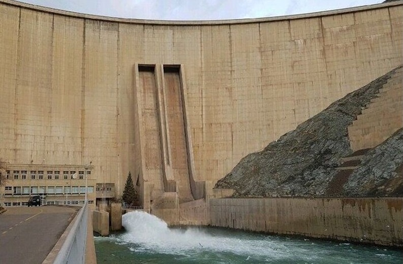 سد زایندهرود در پایینترین سطح تاریخ/ ورودی آب به ۵.۵ مترمکعب رسید