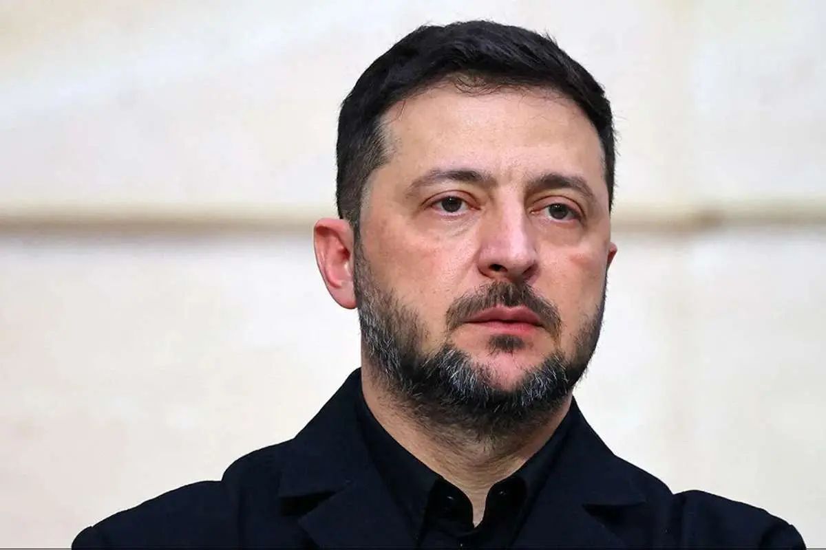 در حالی که فشارهای آمریکا برای پایان جنگ اوکراین افزایش یافته، زلنسکی احتمال همهپرسی درباره کنترل سرزمینی در شرق کشور را مطرح کرد/ او بر موضع خود مبنی بر اینکه کییف هیچ قلمرویی را به مسکو واگذار نخواهد کرد، پا فشاری میکند
