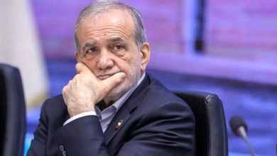 پزشکیان: من هم در دانشگاه درس خوانده‌ام و همین جوری بالا نیامده‌ام، اما می‌فهمم که کجا نمی‌دانم و کمک می‌خواهم؛ بعد می‌گویند چرا؟/ به پیر و پیغمبر آن‌هایی که به شما این نسخه‌ها را دادند، بلد نبودند؛ باید کارشناس‌ها به کمک بیایند