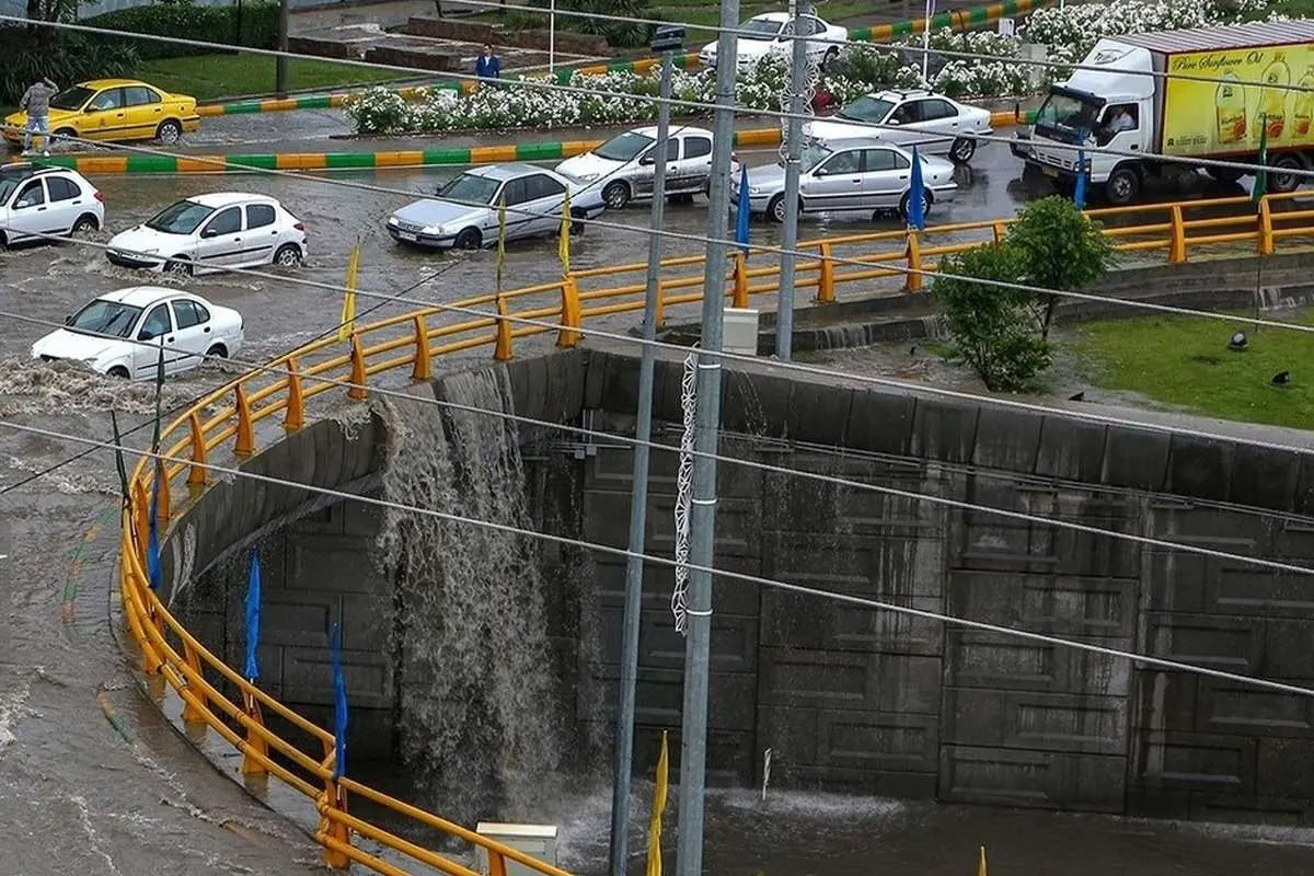 اورعی، رئیس اتحادیه انجمن‌های علمی انرژی: بارندگی‌های یک هفته اخیر، در صورت ذخیره‌سازی کامل، می‌توانست آب مورد نیاز حدود ۶۰۰ میلیون نفر در یک سال را تأمین کند؛ پس مشکل نبود آب نیست، بلکه ناتوانی در بهره‌برداری صحیح از آن است/ آب‌های سطحی در جنوب ایران به دلیل عدم ذخیره‌سازی، به خلیج فارس می‌ریزند