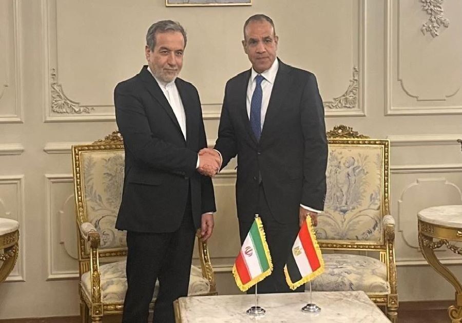 گفتگوی تلفنی وزرای خارجه ایران و مصر / دو طرف در خصوص ادامه رایزنی‌ها درباره موضوعات منطقه‌ای و بین‌المللی با هدف کمک به برقراری ثبات و امنیت در منطقه توافق کردند
