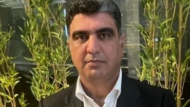 دادستان مشهد: در مجموع ۵۰ نفر در مراسم مرحوم علی کردی دستگیر شدند / مرحوم علی کردی در دفتر محل کار خود دچار سکته قلبی شده و فوت می‌کند / هیچگونه آثاری از جنایت و درگیری در بدن او وجود نداشت