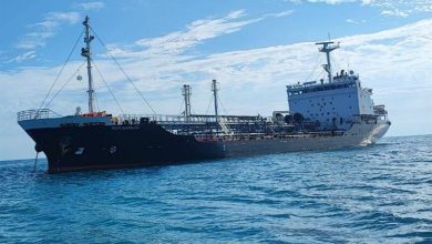 توقیف نفتکش خارجی حامل ۴ میلیون لیتر سوخت قاچاق / این کشتی و محموله آن به ارزش حدود ۷۰۰ میلیارد تومان به نفع دولت ضبط خواهد شد / ۱۶ خدمه بازداشت شد‌ند