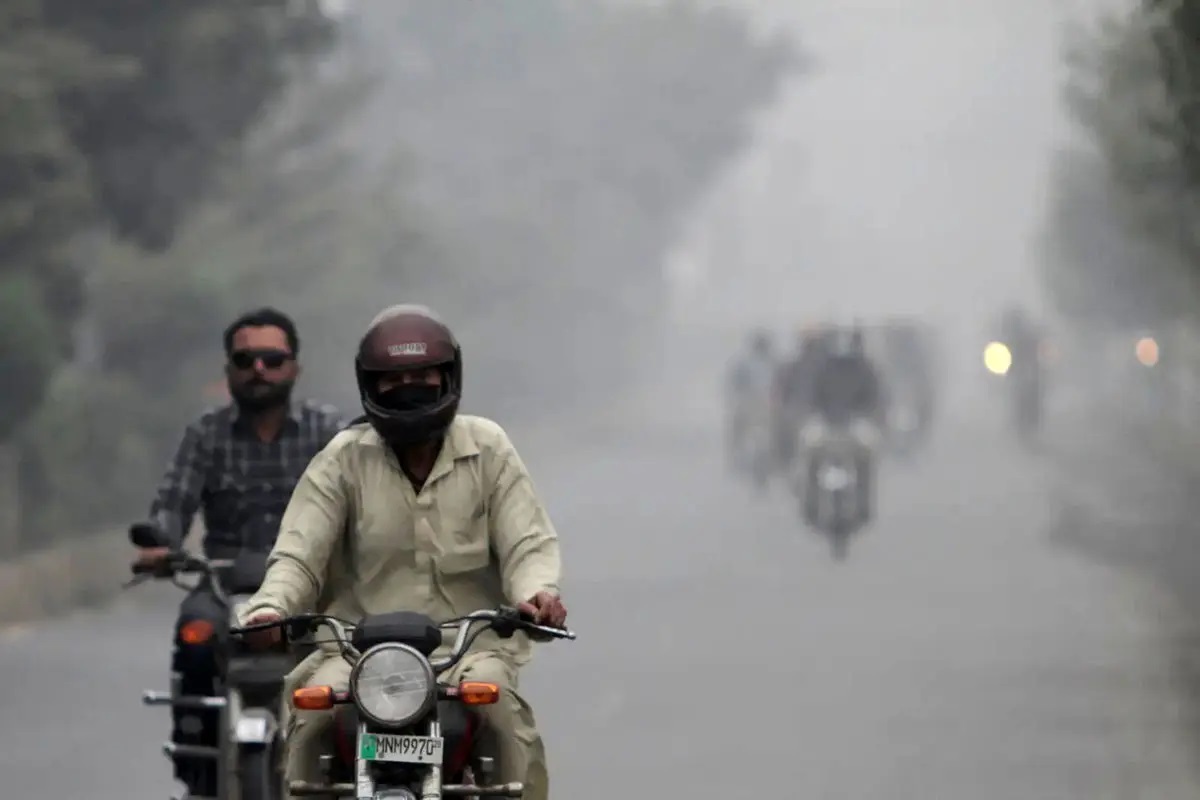 آلودگی هوا مدارس اراک، ساوه و چند روستا را در روز شنبه غیرحضوری کرد