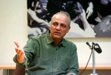 کنایه زیدآبادی به عراقچی: دارید سیخ را به پهلوی خلق‌الله می‌زنید!