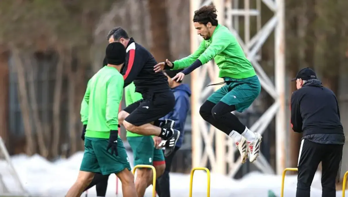 پرسپولیس به خارجیهایش اینترنت داد!