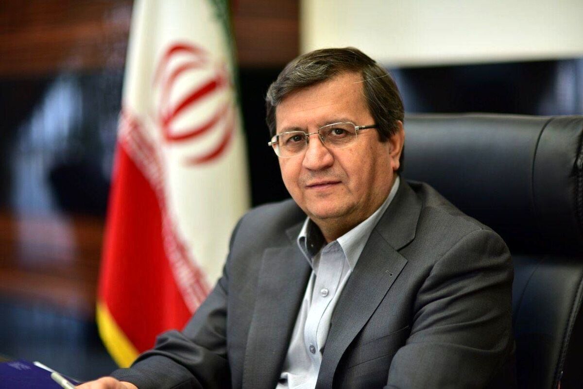 همتی: میانگین نرخ دلار در بازار تجاری بین ۱۲۰ تا ۱۳۰ هزار تومان بوده است