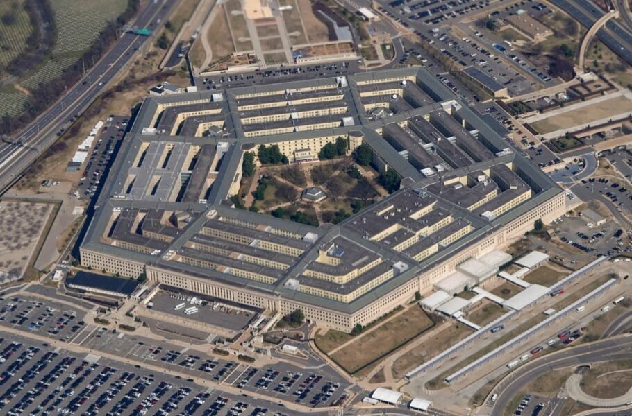 همه چیز درباره سند جدید استراتژی دفاعی آمریکا جزئیات سند جدید استراتژی دفاعی آمریکا/ ایران در کانون توجه واشنگتن در خاورمیانه/آمریکا از بقیه جهان عقبنشینی میکند و بر نیمکره غربی تمرکز خواهد کرد