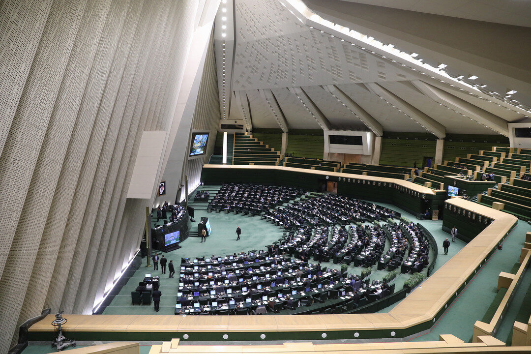 نماینده مجلس: حضور میلیونی مردم تایید عملکرد مجلس و دولت نبود/ نماینده تهران: مال، جان و آبروی ما هزار بار فدای سید علی خامنه‌ای؛ چشم بدخواهان کور باد