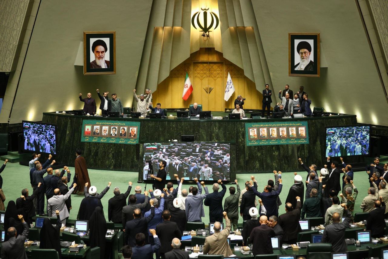 نماینده اهواز: قراردادهای میلیاردی غیرشفاف و صوری در شرکت‌های نفتی پیگیری شود/ قوامی: برای مارپیچ نرخ ارز، تورم و قیمت ها باید چاره اندیشی کرد