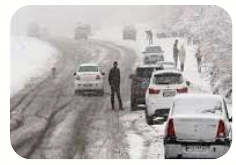 چالوس بسته شد/ بارش برف و باران در جادههای ۱۶ استان