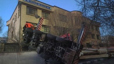 سقوط جرثقیل در بلوار آفریقا/ جزئیات