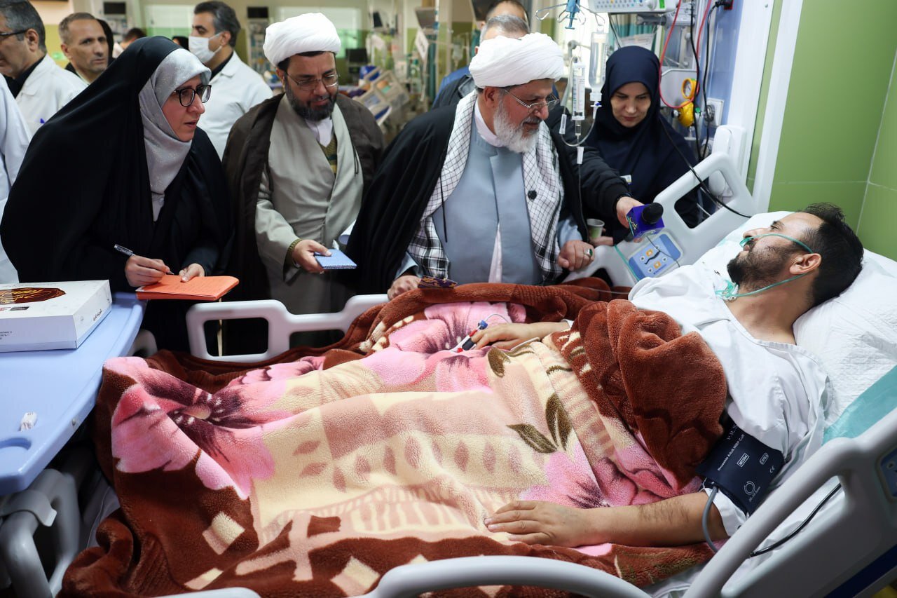 حضور نمایندگان رهبر انقلاب در منازل تعدادی از جانبازان+ تصاویر