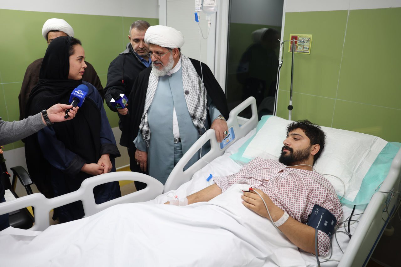 حضور نمایندگان رهبر انقلاب در منازل تعدادی از جانبازان+ تصاویر