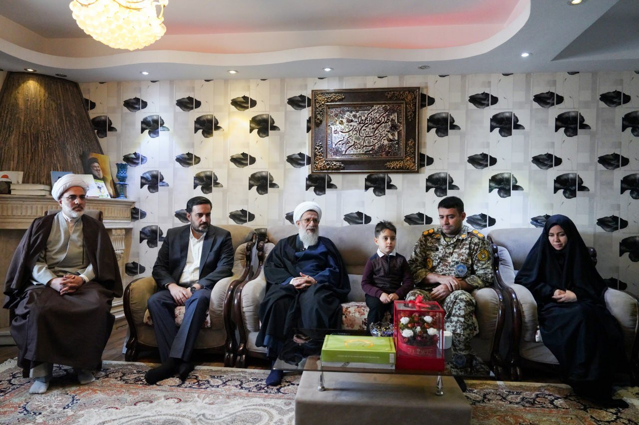 حضور نمایندگان رهبر انقلاب در منازل تعدادی از جانبازان+ تصاویر