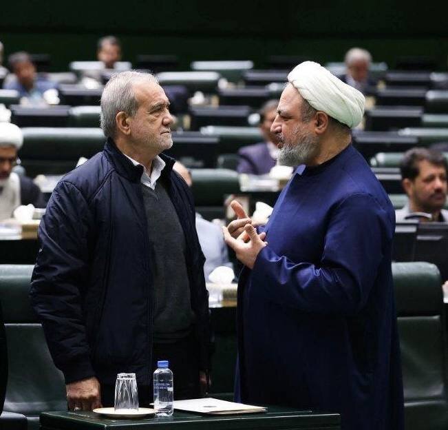 حمله تند رسایی به دولت/ رسایی: چهار تصمیم اقتصادی دولت «بمبی بر بنیان معیشت» بود/ مردم زیر سنگین‌ترین تحریم‌ها نفس‌نفس می‌زنند