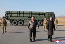 کره‌شمالی از طرح‌های هسته‌ای «مرحله بعدی» رونمایی می‌کند/ کیم پس از آزمایش کالیبر بزرگ: این موشک رنج روانی طاقت‌فرسایی برای دشمنان دارد