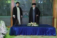 فاتحه خوانی رهبر انقلاب بر مزار آیت الله هاشمی+ تصاویر