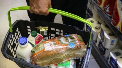 وزیر رفاه درباره طرح جدید کالابرگ: شمار مشمولان طرح به حدود ۸۰ میلیون نفر میرسد که شامل تمام افرادی است که تا پایان سال ۱۴۰۳ یارانه نقدی دریافت کردهاند / تا امشب حساب ۷۰ میلیون نفر شارژ شده / در صورت افزایش قیمت کالاهای اساسی مبلغ اعتبار نیز متناسب با آن افزایش خواهد یافت