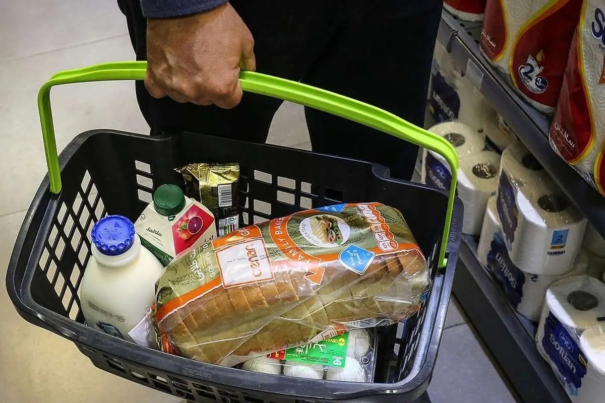 وزیر رفاه درباره طرح جدید کالابرگ: شمار مشمولان طرح به حدود ۸۰ میلیون نفر میرسد که شامل تمام افرادی است که تا پایان سال ۱۴۰۳ یارانه نقدی دریافت کردهاند / تا امشب حساب ۷۰ میلیون نفر شارژ شده / در صورت افزایش قیمت کالاهای اساسی مبلغ اعتبار نیز متناسب با آن افزایش خواهد یافت