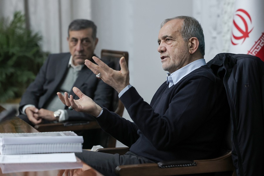 پزشکیان: در حوادث اخیر، هم سلامت جسمی و هم سلامت روانی جامعه آسیب دیده / نظام سلامت در دام تحلیل دشمن گرفتار نشود / اقناع جامعه پزشکی درباره وقایع اخیر بسیار مهم است