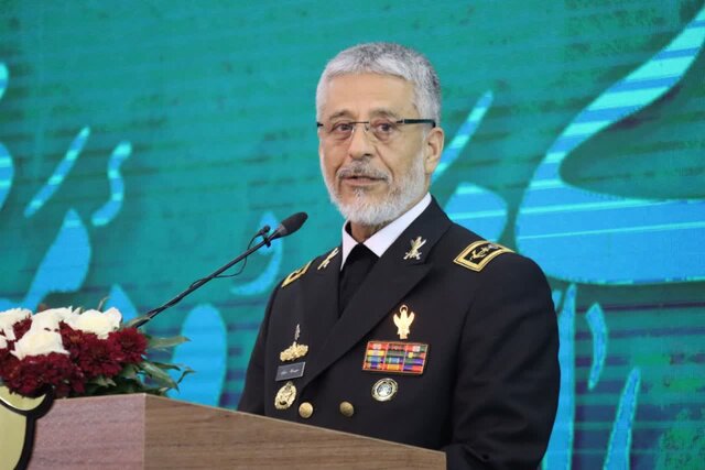 دریادار سیاری: انقلاب اسلامی با همراهی ملت ایران، آمریکا را تحقیر کرد