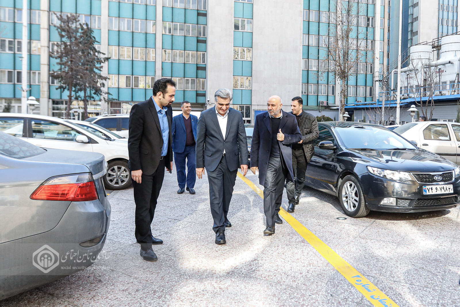 عكسي ديدني از مدير عامل تامين اجتماعي و وزيركار در نشست هم‌اندیشی با کانون‌های عالی و استانی بازنشستگان تامین اجتماعی