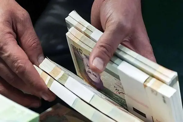 عیدی کارمندان دولت از ۵.۵ میلیون تومان به ۱۰ میلیون تومان افزایش یافت