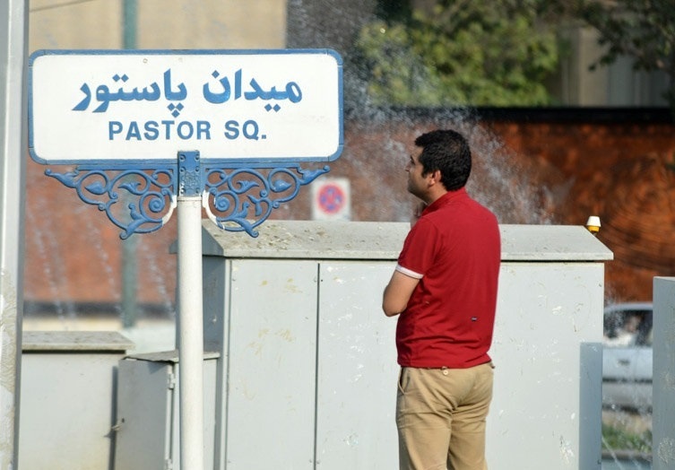 تسنیم: امروز برخی کانال‌های خبری مدعی شدند که در حمله منافقین به مجموعه پاستور، بیش از ۱۰۰ نفر از اعضای این گروهک کشته و یا دستگیر شدند / حتی یک گلوله در این منطقه شلیک نشده؛ اگر هم دستگیری صورت گرفته باشد، شاید مربوط به دستگیری‌های معمول باشد
