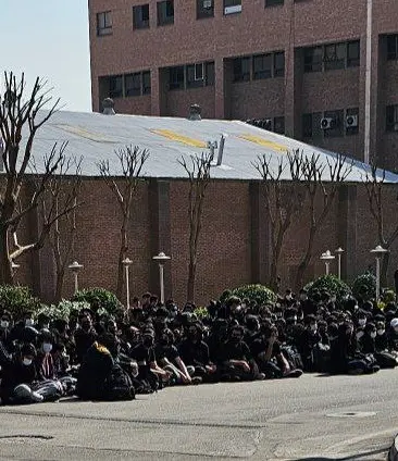 دومین روز تجمع دانشجویان در چند دانشگاه تهران (عکس)