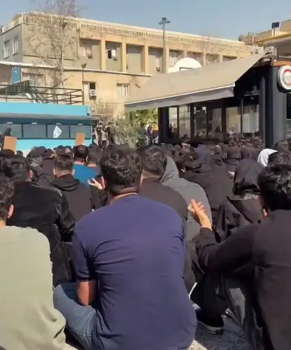 دومین روز تجمع دانشجویان در چند دانشگاه تهران (عکس)