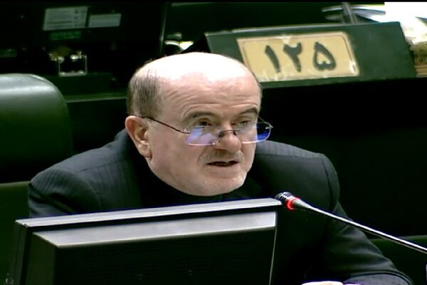نماینده مجلس: تصویب لوایح تصویب نشده مجلس در دستگاه های دیگر، رویه درستی نیست/ در مجلس به تصویب نرسید، در شورای دیگری تصویب میشود!