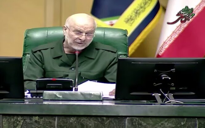 تذکر یک نماینده مجلس در خصوص جهش قیمت داروهای خاص/ پاسخ قالیباف: بودجه صندوق صعب العلاج افزایش می یابد