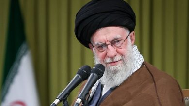 تصویری از حضور رهبرانقلاب در راهپیمایی ۲۲ بهمن دهه 60 + عکس