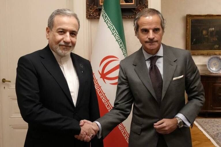 ماراتن دیپلماسی در ژنو/رفع تحریم‌ها هدف اصلی مذاکرات هسته‌ای