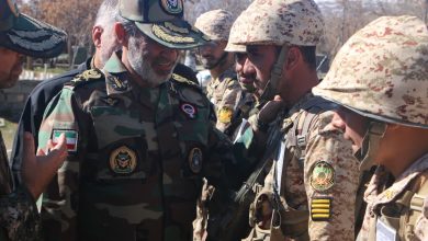 بازدید فرمانده نیروی زمینی ارتش از بازدید از تیپ ۱۶۴ متحرک هجومی پیرانشهر/ تمامی تحرکات دشمنان در مرزهای کشور لحظه به لحظه رصد می‌شود