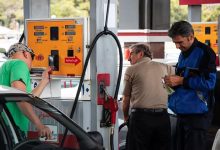 هر یک لیتر بنزین در ایران، نیم دلار به جیب قاچاقچیان اضافه می کند