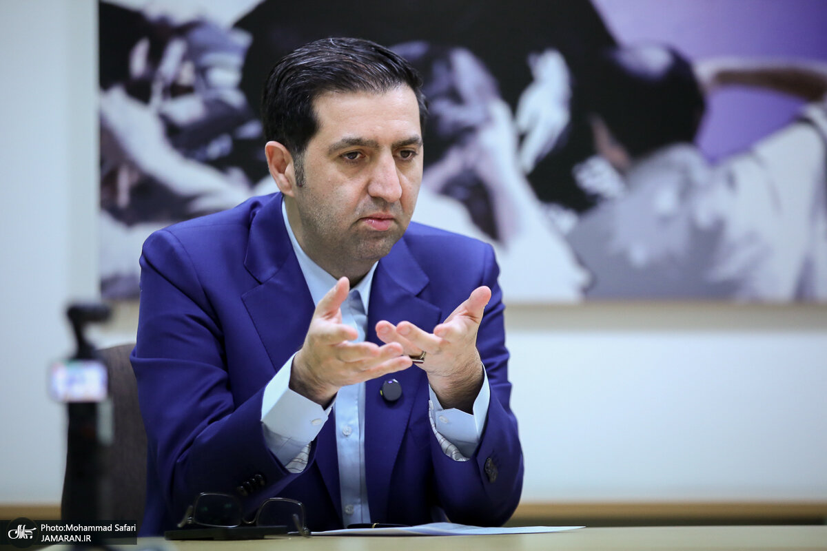 فعال اصولگرا: در حوادث دی ماه بخشهایی از حاکمیت دچار غافلگیری شد/ محدودیت اینترنت باید زودتر برقرار میشد/ ۱۸ و ۱۹ دی نوعی کودتا برای تغییر نظام بود