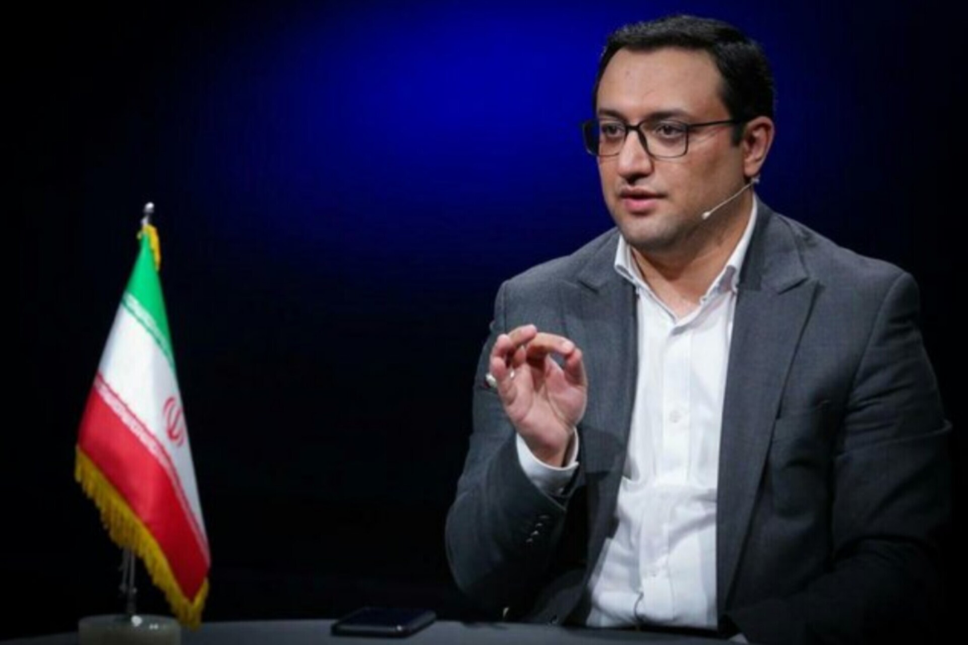 مشاور قالیباف: اگر بقای ایران تهدید شود، هیچ چیز در منطقه ارزش آن را ندارد که بدون آسیب باقی بماند/ جامعه ایران خواهان تعیین تکلیف و خروج از این وضعیت است و باید هزینه‌اش را هم داد