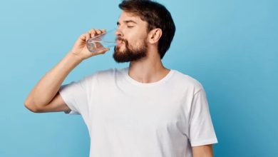 حتی اگر تشنه نیستید، این ۶ علامت می‌گوید بدن‌تان آب می‌خواهد!