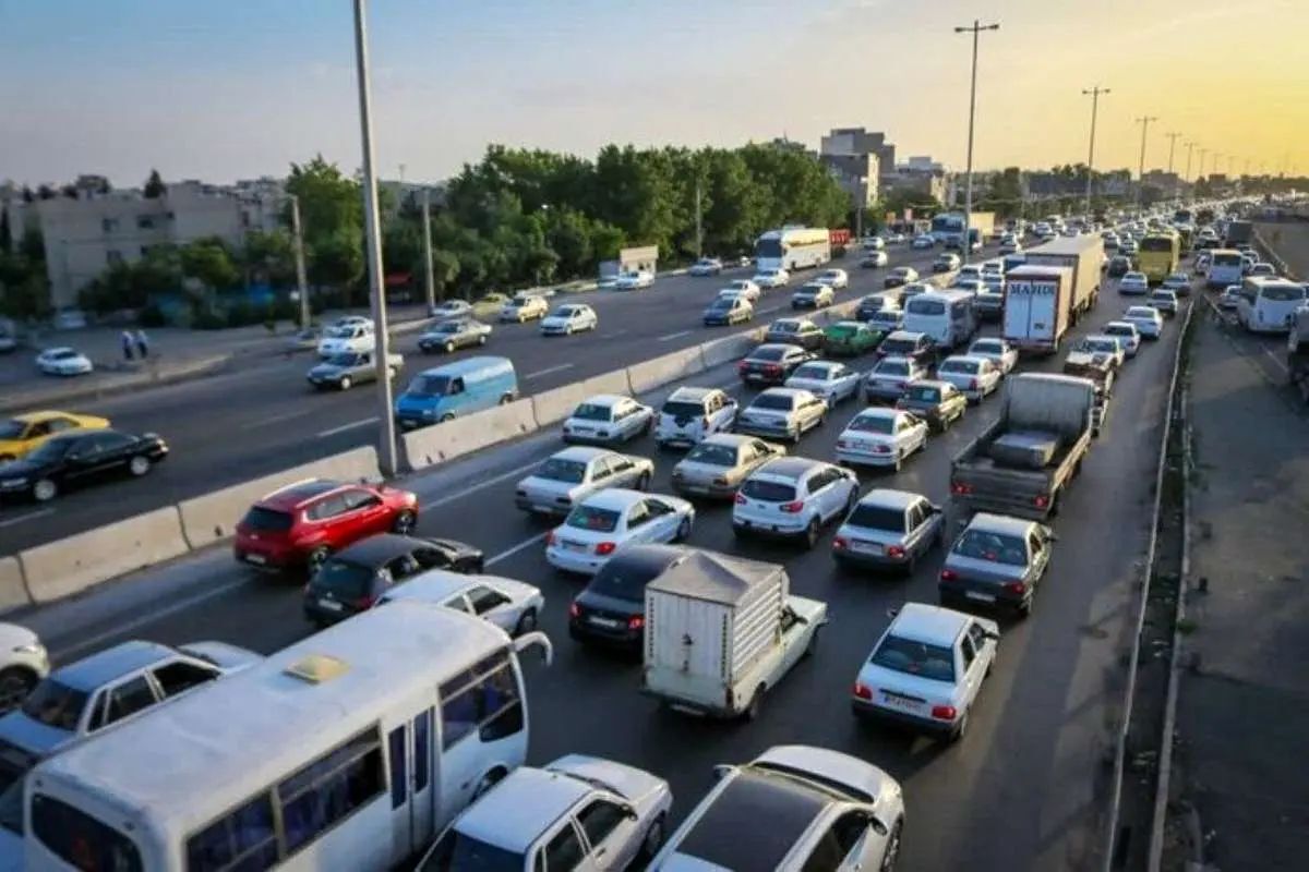 پلیس راهور: ترافیک نیمهسنگین در ۵ مسیر پر تردد کشور/ لغزندگی جادههای کوهستانی بر اثر برف و کولاک