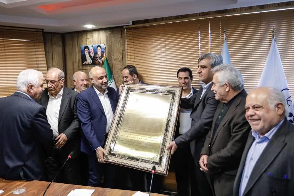 تامین اجتماعی با بازگشت بانک رفاه نجات یافت / مطالبات معیشتی و حقوقی بازنشستگان در آیین تقدیر از وزیر کار و مدیرعامل تامین اجتماعی مطرح شد