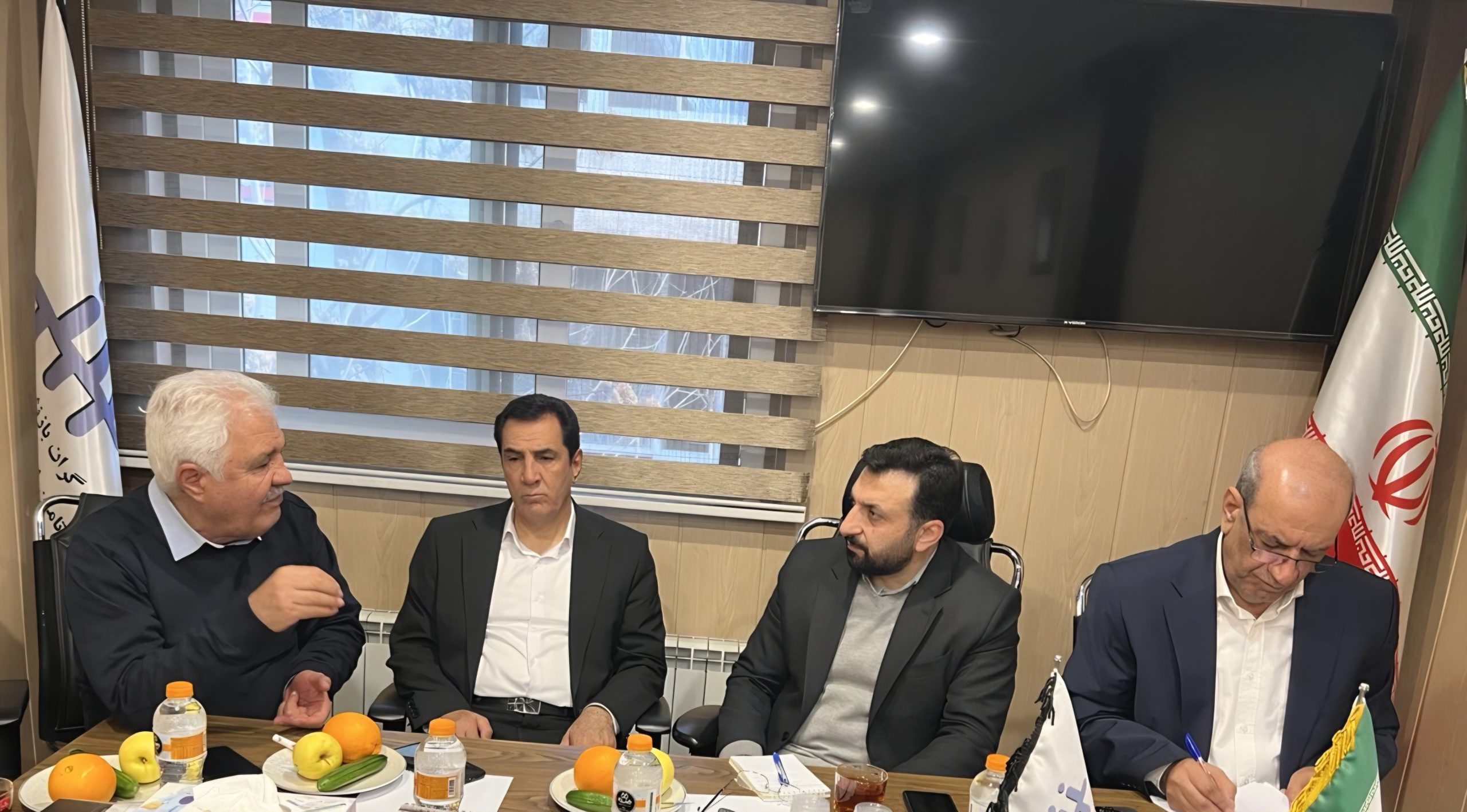 سفره بازنشستگان تامین اجتماعی چشم‌انتظار تصمیم عادلانه مزد برای سال ۱۴۰۵